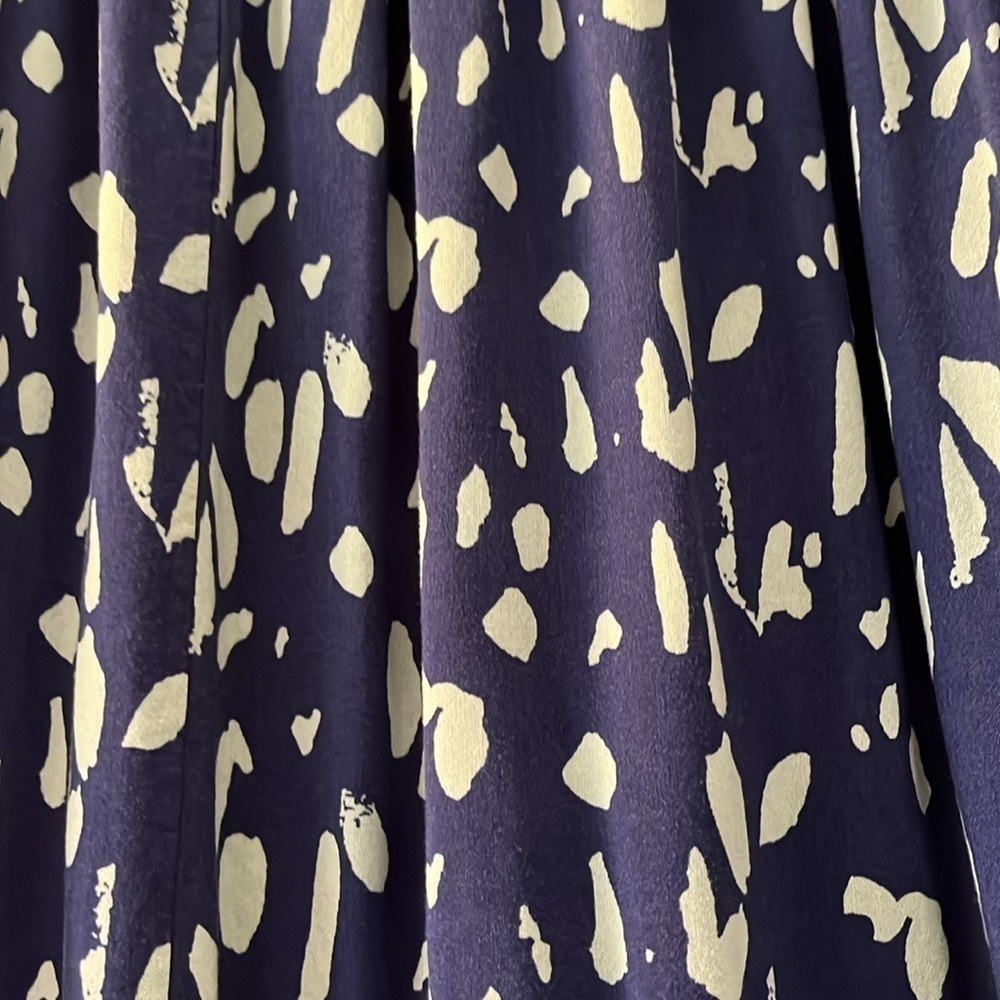 Nine West navy blue, midi skirt with light blue blotches. Size Large. - Picture 5 of 7